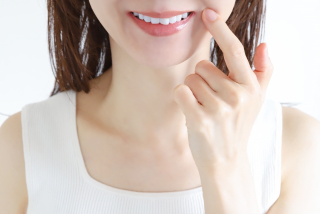 歯の白い女性